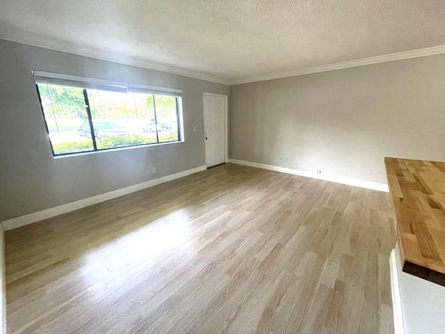 1811 Meadows Circle W, Boynton Beach, FL 33436