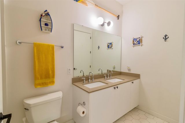 800 Embassy DR 115, Austin, TX 78702