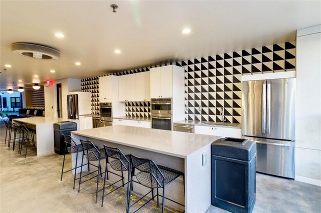 800 Embassy DR 115, Austin, TX 78702