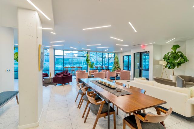 800 Embassy DR 115, Austin, TX 78702