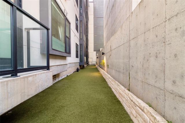 800 Embassy DR 115, Austin, TX 78702