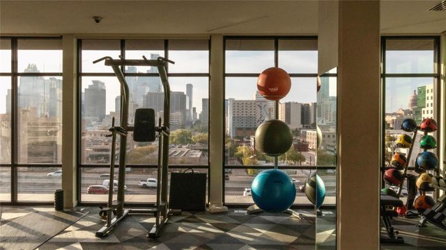 800 Embassy DR 115, Austin, TX 78702