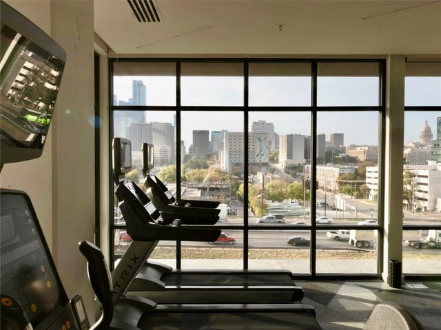 800 Embassy DR 115, Austin, TX 78702