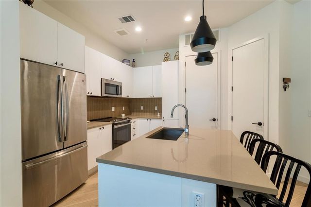 800 Embassy DR 115, Austin, TX 78702