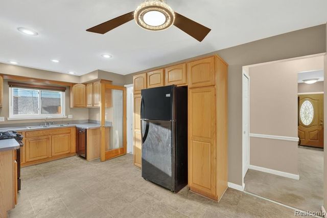 11223 Hemlock Drive, Sterling Heights, MI 48312