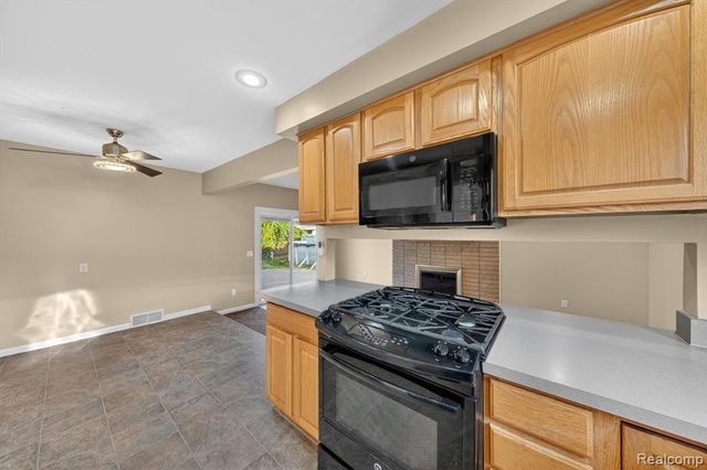 11223 Hemlock Drive, Sterling Heights, MI 48312