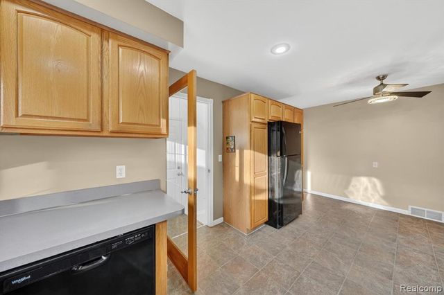 11223 Hemlock Drive, Sterling Heights, MI 48312