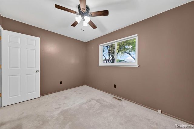 11223 Hemlock Drive, Sterling Heights, MI 48312