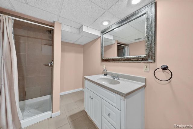11223 Hemlock Drive, Sterling Heights, MI 48312