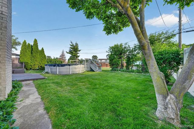 11223 Hemlock Drive, Sterling Heights, MI 48312