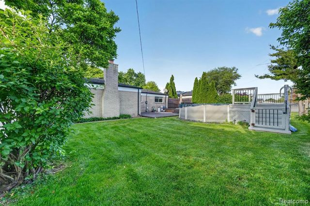 11223 Hemlock Drive, Sterling Heights, MI 48312