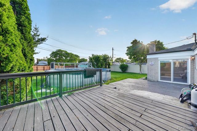 11223 Hemlock Drive, Sterling Heights, MI 48312
