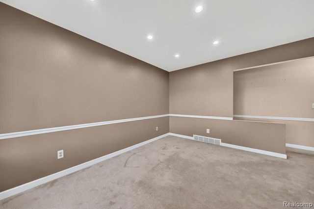 11223 Hemlock Drive, Sterling Heights, MI 48312