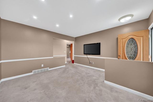 11223 Hemlock Drive, Sterling Heights, MI 48312