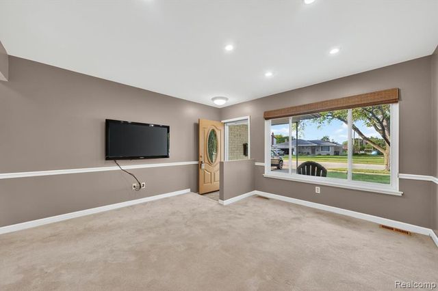 11223 Hemlock Drive, Sterling Heights, MI 48312