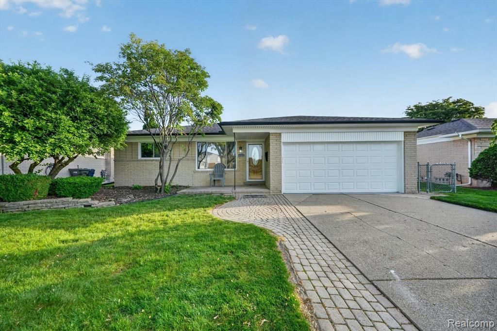 11223 Hemlock Drive, Sterling Heights, MI 48312