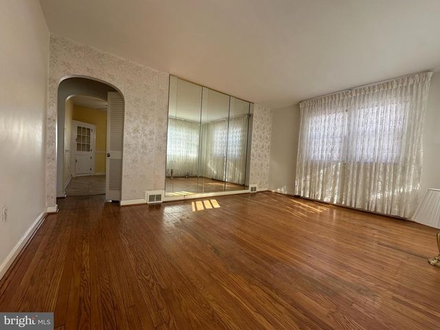 6725 GITHENS AVE, Pennsauken, NJ 08109