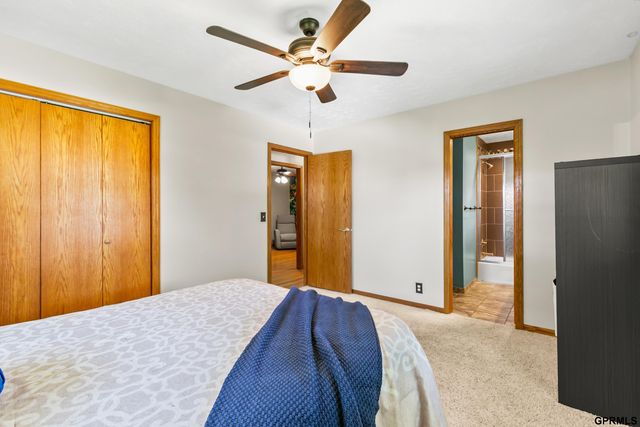 9806 O Circle, Omaha, NE 68127