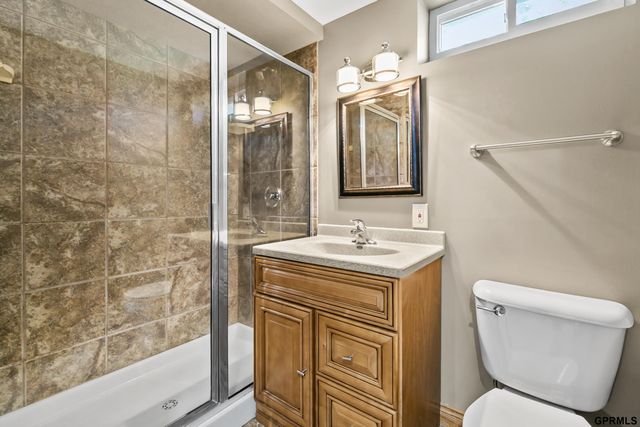 9806 O Circle, Omaha, NE 68127