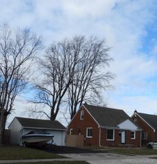 27247 Leroy Drive, Roseville, MI 48066