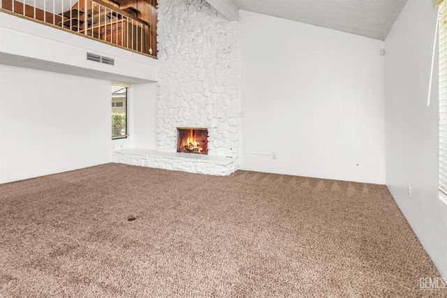 2000 Ashe Road 32, Bakersfield, CA 93309