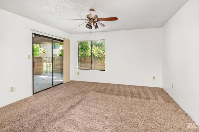 2000 Ashe Road 32, Bakersfield, CA 93309