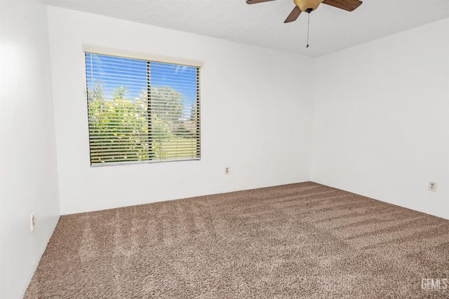 2000 Ashe Road 32, Bakersfield, CA 93309