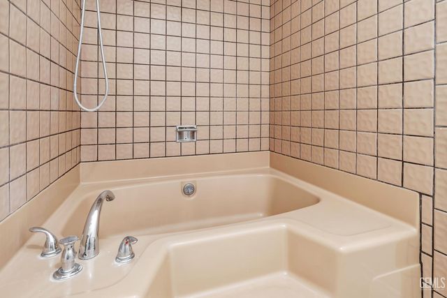 2000 Ashe Road 32, Bakersfield, CA 93309