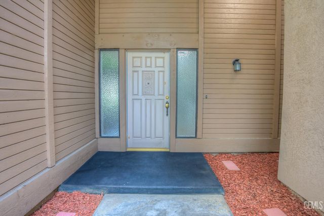 2000 Ashe Road 32, Bakersfield, CA 93309