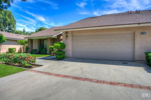2000 Ashe Road 32, Bakersfield, CA 93309