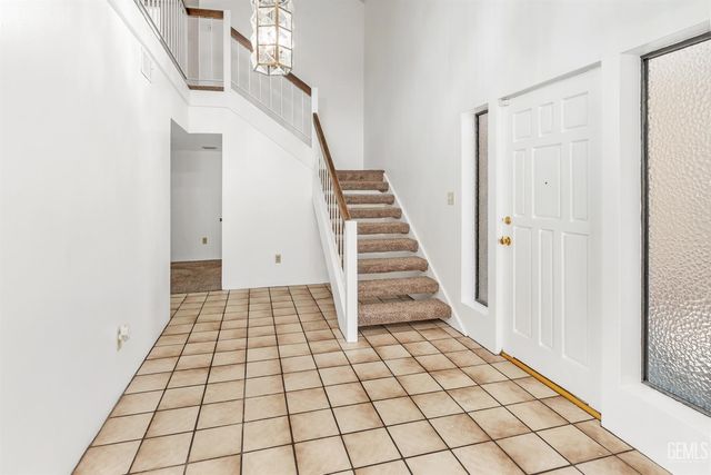 2000 Ashe Road 32, Bakersfield, CA 93309