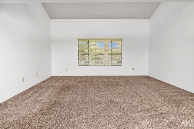 2000 Ashe Road 32, Bakersfield, CA 93309