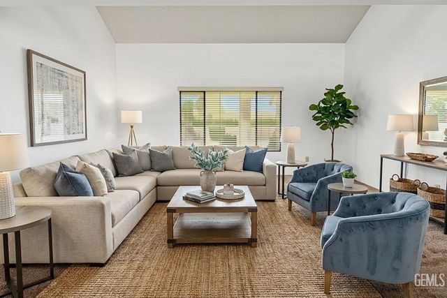 2000 Ashe Road 32, Bakersfield, CA 93309