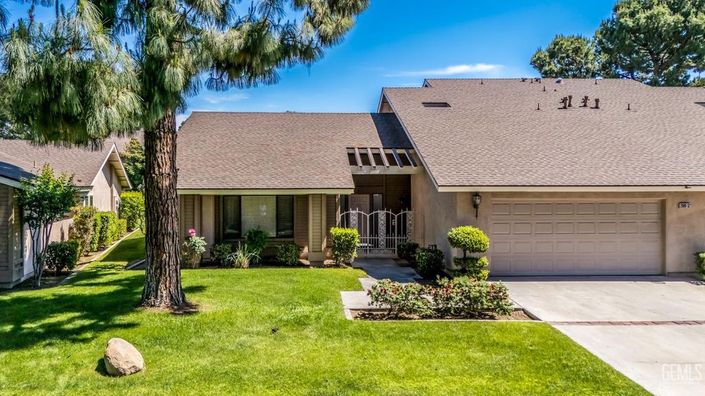 2000 Ashe Road 32, Bakersfield, CA 93309
