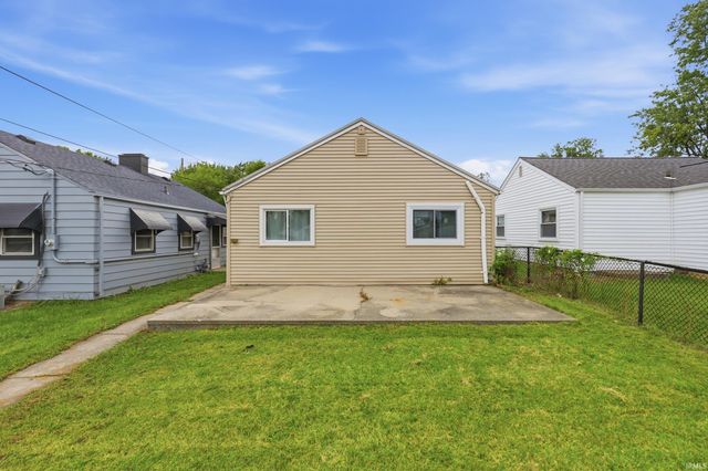 2710 CHARLOTTE Avenue, Fort Wayne, IN 46805