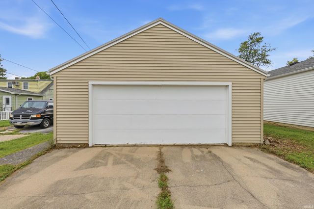 2710 CHARLOTTE Avenue, Fort Wayne, IN 46805