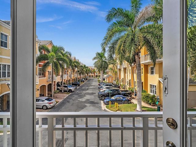 2329 Vintage Drive 2329, Lighthouse Point, FL 33064