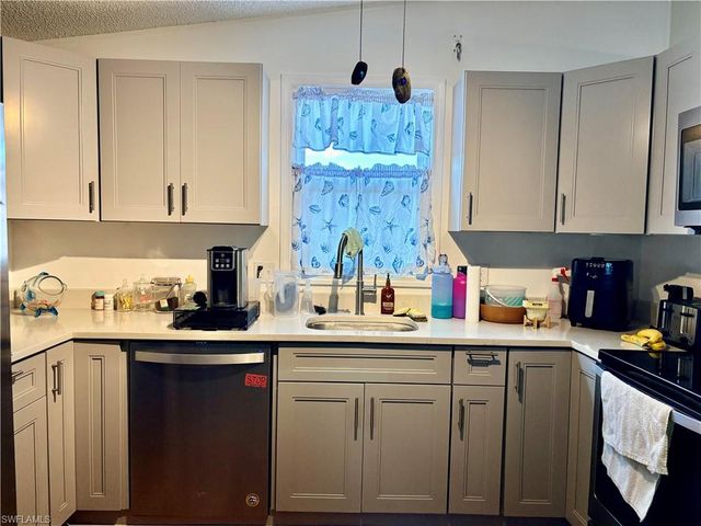 3134 Linwood DR, North Fort Myers, FL 33917