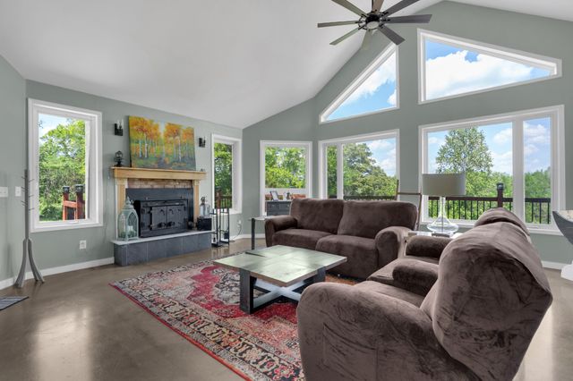 232 Covenant Ln, Mcminnville, TN 37110