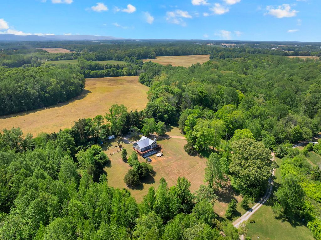 232 Covenant Ln, Mcminnville, TN 37110