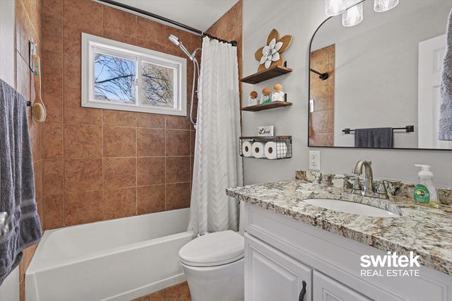 220 Stadium Drive, Middleville Vlg, MI 49333