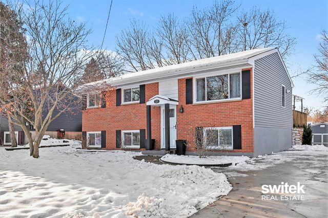 220 Stadium Drive, Middleville Vlg, MI 49333