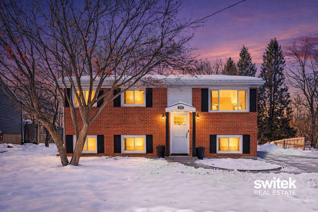 220 Stadium Drive, Middleville Vlg, MI 49333