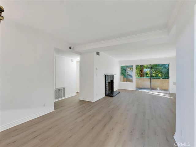 7800 Topanga Blvd. 216, Canoga Park, CA 91304