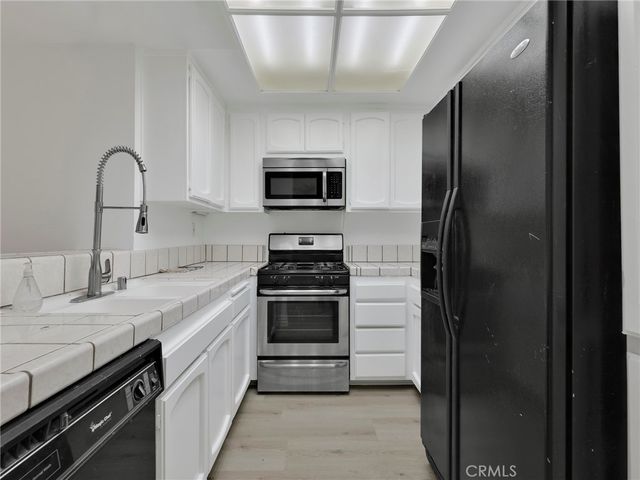 7800 Topanga Blvd. 216, Canoga Park, CA 91304