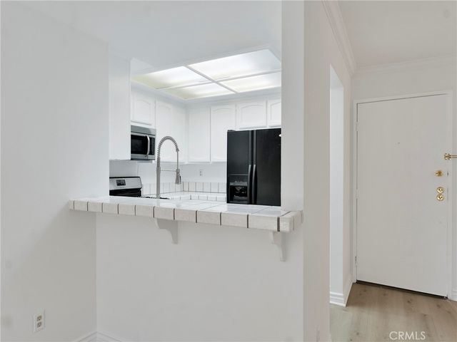 7800 Topanga Blvd. 216, Canoga Park, CA 91304