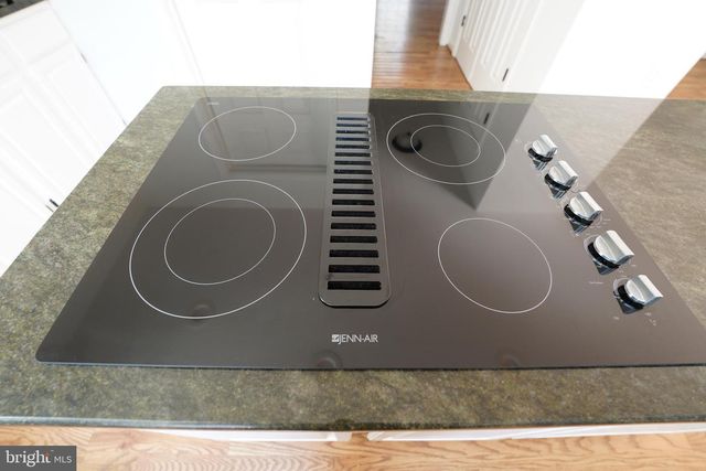 6195 RIVER FOREST DR, Manassas, VA 20112