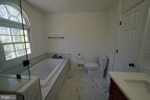 6195 RIVER FOREST DR, Manassas, VA 20112