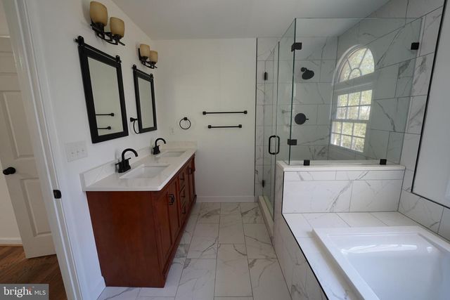 6195 RIVER FOREST DR, Manassas, VA 20112