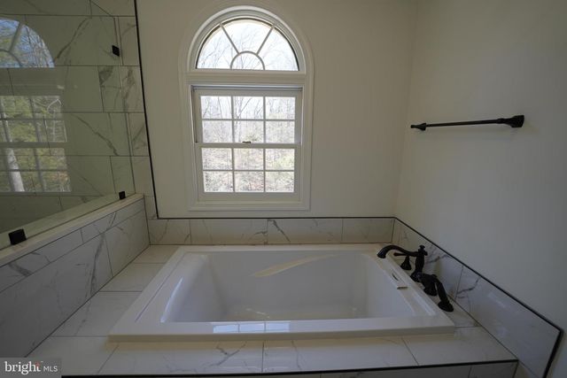 6195 RIVER FOREST DR, Manassas, VA 20112